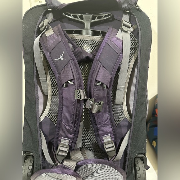 Osprey Black and purple Wheeled Travel Bag - Picture 2 of 8